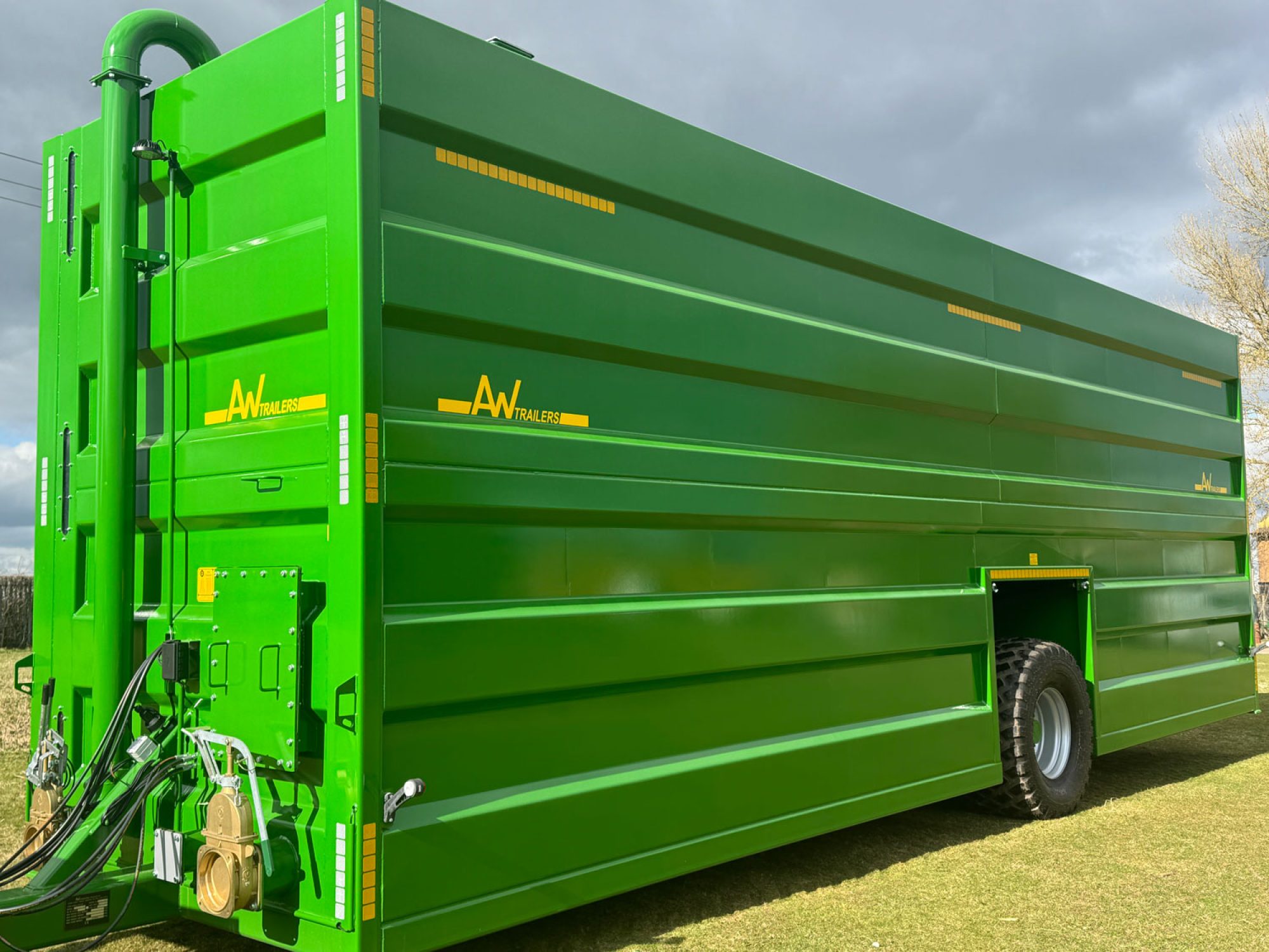 Green Nurse Tank trailer in carpark